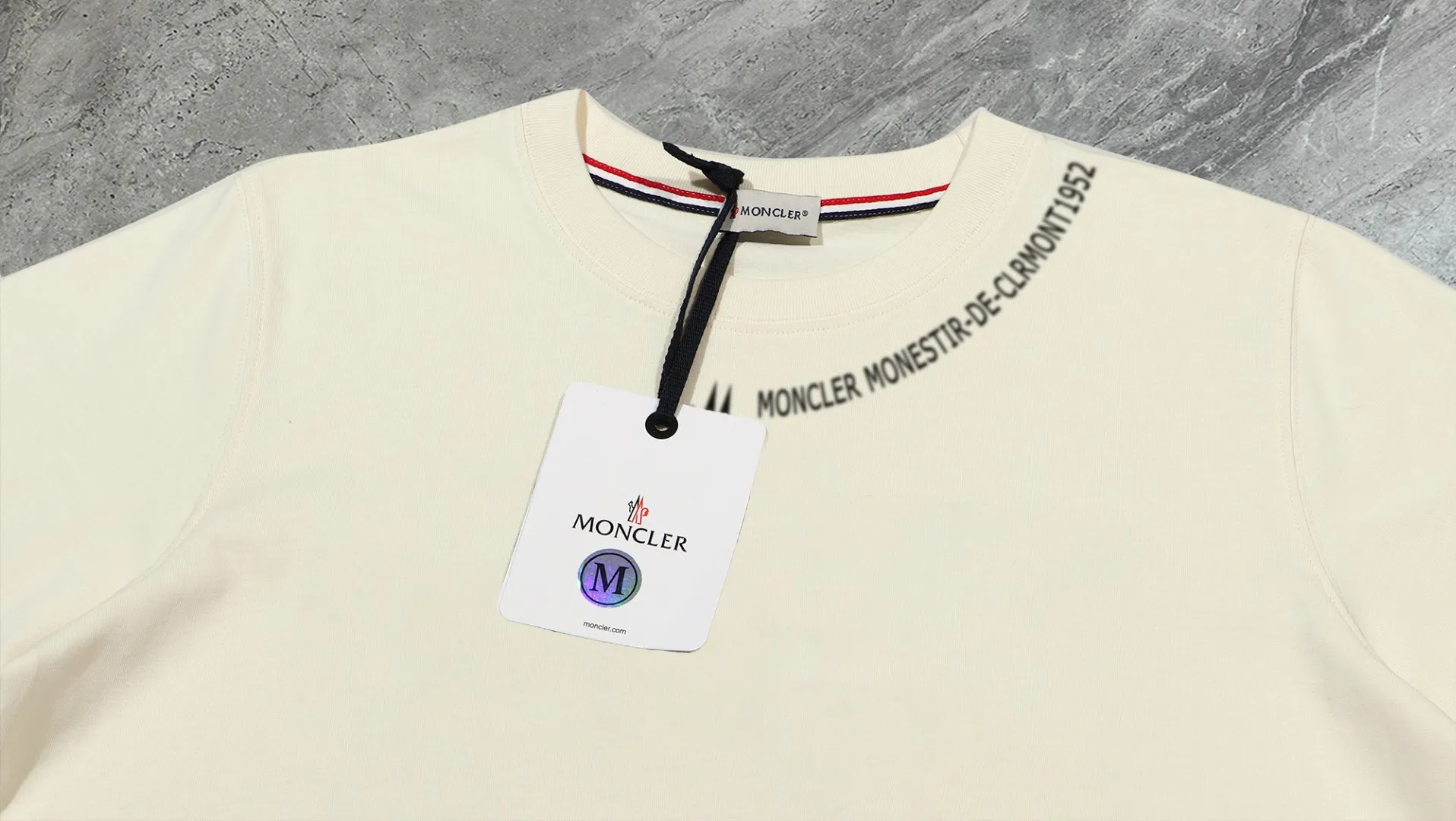 【 In Stock】 〖 𝐌𝐎𝐍𝐂𝐋𝐄𝐑~ 〗 440g ， 😎 ， ， Factory 2025 T ， ， Premium LOGO， Same Style ：Black White Size：S M L XL 2XL